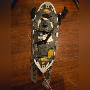 Cascade Mountain Tech Snowshoes in Black, Gray & White Small